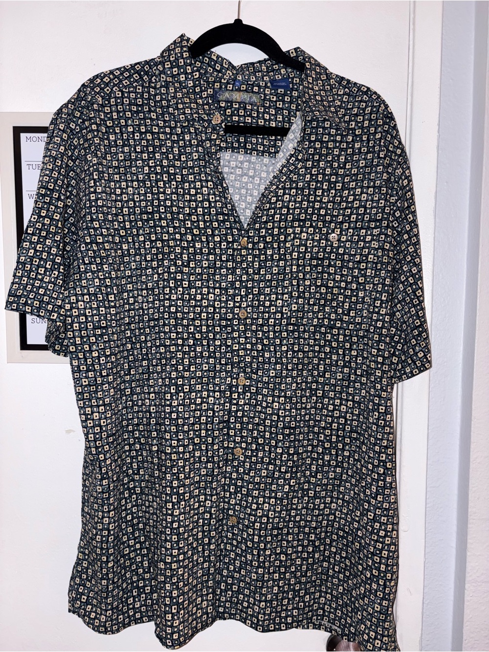 Men's Short-Sleeve Button-Up Shirt in Navy Geo Print